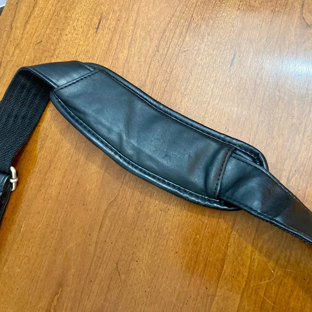 Vintage Urban Oxide UO2 Black Rubber Crossbody Bag Techwear Y2K Messenger Pouch